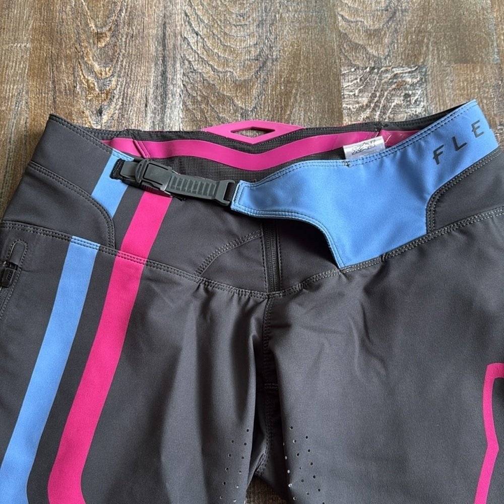 Fox Racing | Flexair Mountain Biking Shorts - Picture 2 of 13